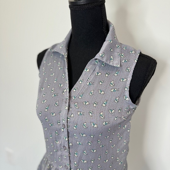 Mossimo Sheer Sleeveless Bunny Print Blouse (XS) - Picture 4 of 8